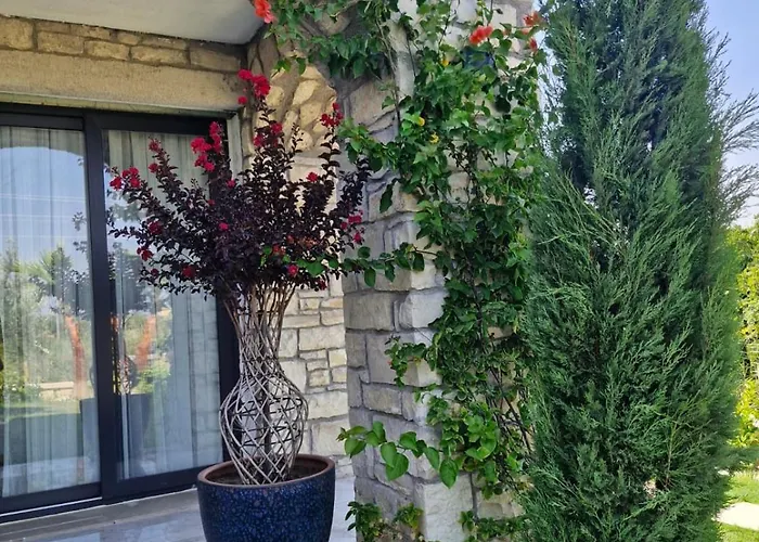 Velder House * Урла