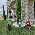 Velder House